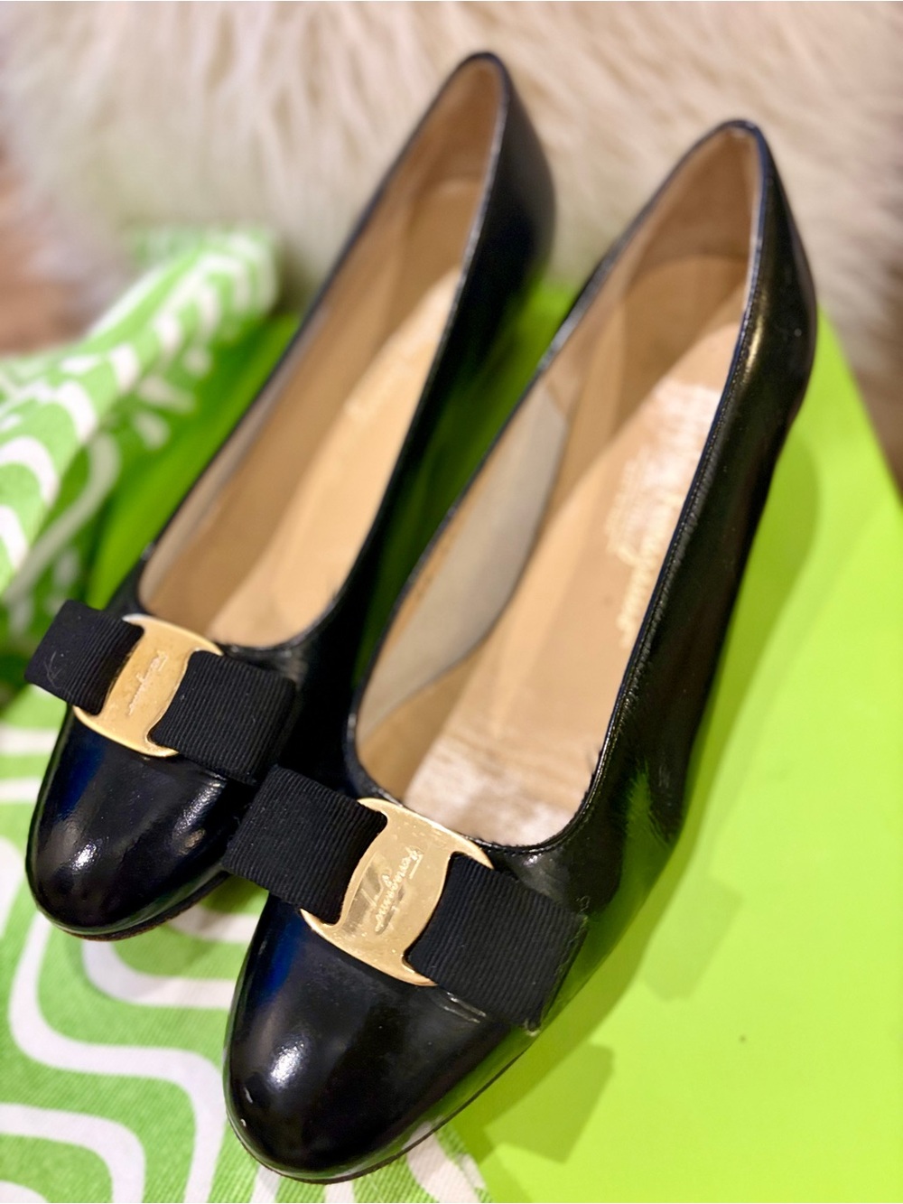 Ferragamo Vara bow pump flat with bow